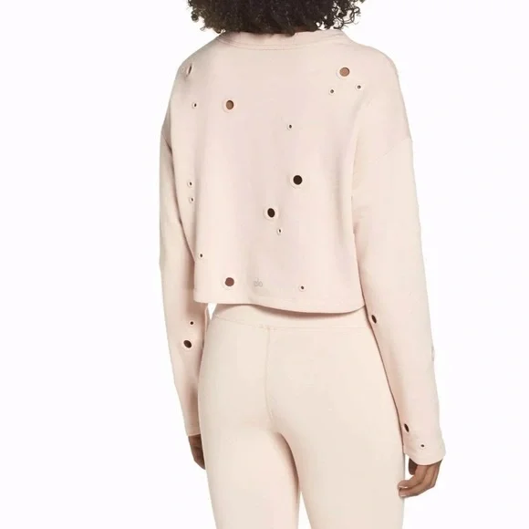 ALO Cadence grommet cropped sweatshirt in Peach. Size Medium.  Like new - Picture 3 of 5